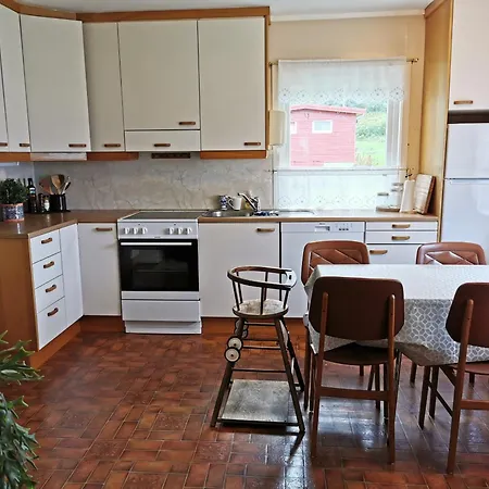 Ved Sjoen, Lofoten Feriehus *