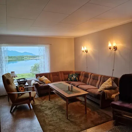 Seaside Holiday Home In Lofoten Hébergement de vacances *