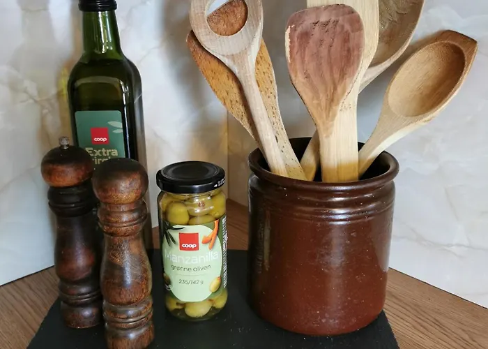 Ved Sjoen, Lofoten * Leknes