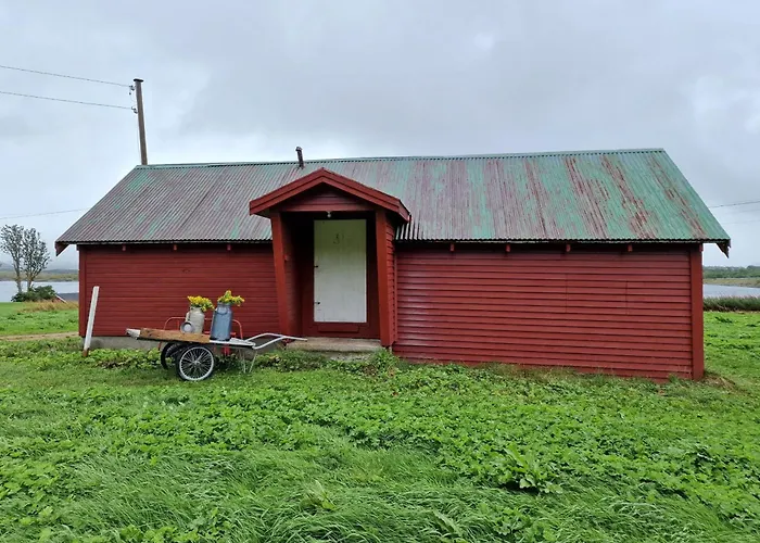 Ved Sjoen, Lofoten *