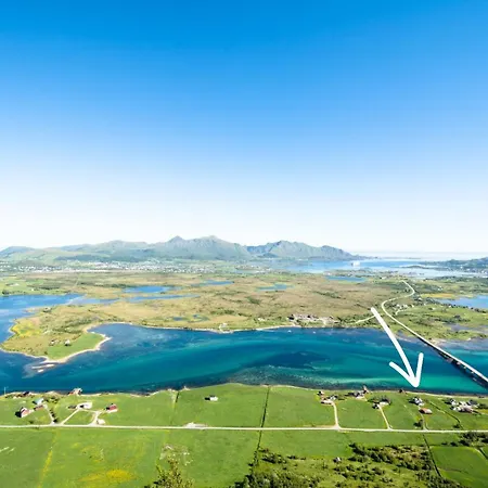 Ved Sjoen, Lofoten Leknes