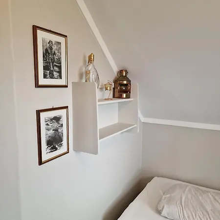 Ved Sjoen, Lofoten *