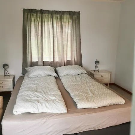 Ved Sjoen, Lofoten *