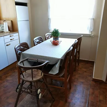 Ved Sjoen, Lofoten Leknes