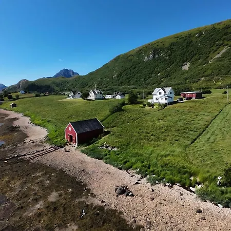 Ved Sjoen, Lofoten Holiday home