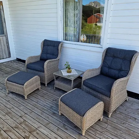 Ved Sjoen, Lofoten *