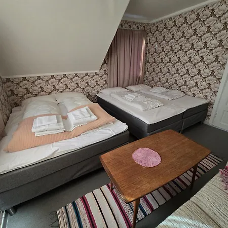 Ved Sjoen, Lofoten *